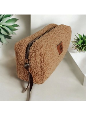 Kahverengi Peluş Kuzu Makyaj Çantası, Şık ve Kullanışlı Tasarım