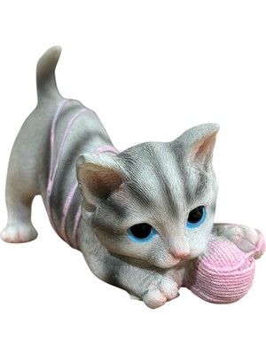 Sedosh Home Vision - Yumakla Oynayan Sevimli Yavru Kedi Biblo – Polyester Dekoratif Obje (13X14X10 Cm)