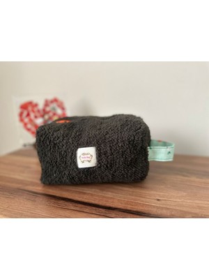 Yeşil Makyaj Çantası, Şık ve Kullanışlı Seyahat Aksesuarı