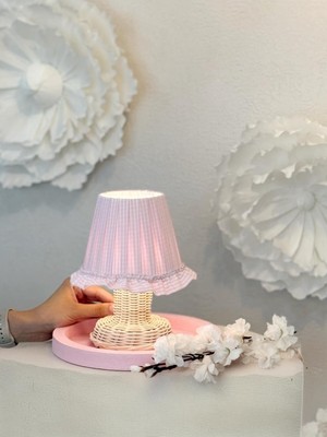Pembe Pötikare Desenli Rattan Ayaklı Kablosuz Gece Masası Lambası