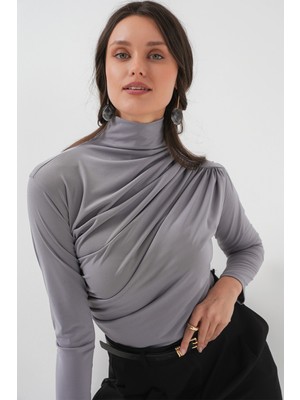 925 Büzgü Detaylı Sandy Bluz - Gri