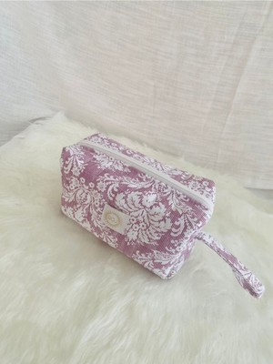 Şık ve Fonksiyonel Pembe Makyaj Çantası ile Güzelliğinize Renk Katın