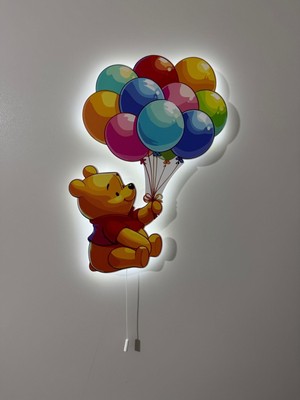 Renkli Ahşap Balonlu Ayı Winnie Gece Lambası 27X33, Dekoratif ve Şık Tasarım