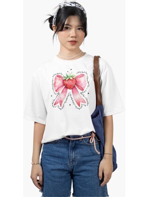 Oversize Çilekli Kurdele Baskılı Tişört, A Berry Good Time Yazılı Bisiklet Yaka T-Shirt