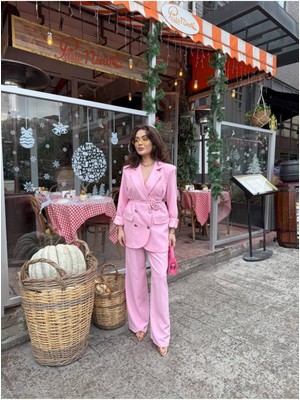 Kadın Ikili Blazer Ceket Pantolon Takım Aksesuar ve Düğme Detaylı Bol Paça