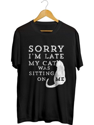 Karikatür Store Üzgünüm Geç Kaldım, Kedim Kucağıma Oturdu Baskılı Unisex Tişört