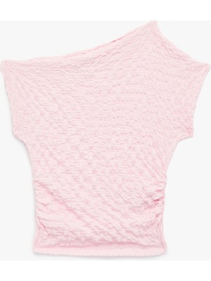 Koton Bürümcük Kumaş Kolsuz Dokulu Asimetrik Yaka Crop Üst