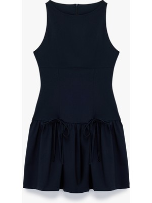 Koton Kolsuz Bisiklet Yaka Slim Fit Fiyonklu Mini Elbise