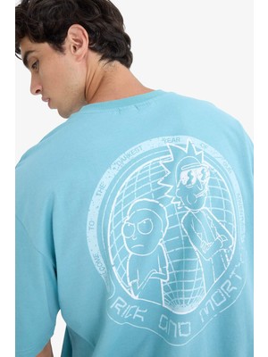 DeFacto %100 Pamuk Rick and Morty Boxy Fit Rahat Kesim Bisiklet Yaka Sırt Baskılı Kısa Kollu Tişört E9290AX25AU