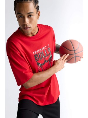 DeFacto %100 Pamuk NBA Chicago Bulls Oversize Geniş Kalıp Bisiklet Yaka Kısa Kollu Tişört E5911AX25AU
