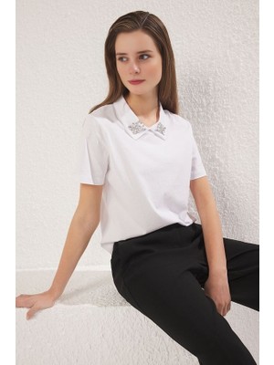 Beyaz Polo Yaka Taş Detaylı Regular Kalıp Örme T-Shirt