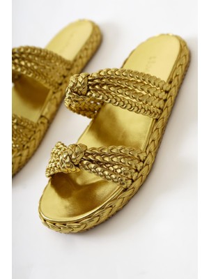 Nessa Altın Rugan Örgü Bantlı Terlik