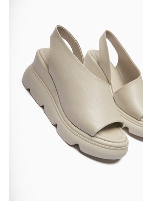 Lima Bej Kalın Tabanlı Açık Burunlu Kadın Sandalet