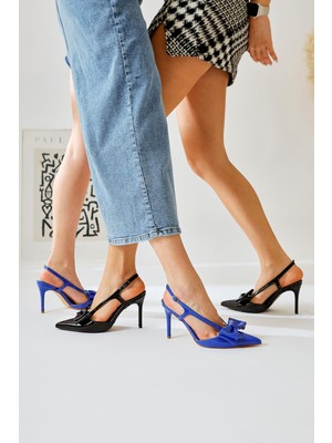 Jouli Siyah Rugan Ince Bantlı Sivri Burunlu Fiyonk Detaylı Ince Topuklu Sandalet