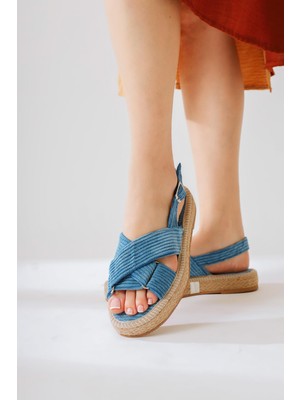 Iris Mavi Kadife Çapraz Bantlı Sandalet