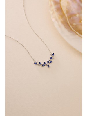 925 Ayar Gümüş Rodyum Kaplama Mavi Mekik Taşlı Zarif Sarmaşık Kolye