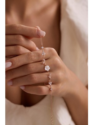 925 Ayar Gümüş Rose Kaplama Tria Taşlı Sevginin Zarafeti Manolya Çiçeği Bileklik