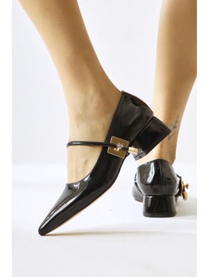 Micha Siyah Rugan Sivri Burunlu Tek Bant Toka Detaylı Kısa Topuklu Günlük Ayakkabı