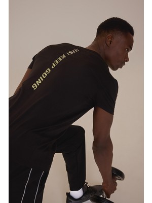 DeFacto Esnek Kumaş Standart Fit Bisiklet Yaka Sırt Baskılı Sporcu Kısa Kollu Tişört D7304AX25SP