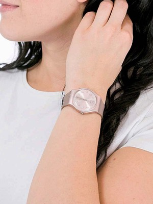 Swatch GP403 Kadın Kol Saati Pembe Silikon Kasa ve Kordon ile 3 ATM Suya Dayanıklı