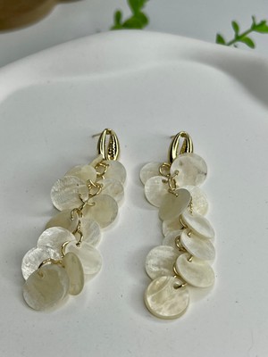 Akrilik Pullu Sallantılı Küpe (Beyaz)