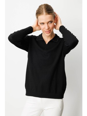 Kadın Polo Yaka Nakış Işlemeli Ligralı Bluz Siyah