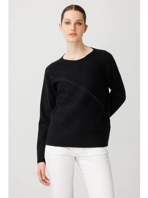 Kadın Sıfır Yaka Verev Taşlı Kazak Siyah