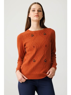 Kadın Sıfır Yaka Önü Baklavalı Nakış Işlemeli Kazak Kiremit