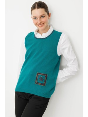 Kadın Sıfır Yaka Cebi ve Yakası Renkli Tığlamalı Yün Süveter A.ö.başı