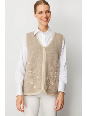 Kadın V Yaka Önü Yaprak Çiçekli Yün Yelek K.bej