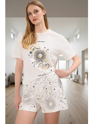 Galaksi Desenli Pamuklu Pijama Takımı Regular Kalıp Yaz Mevsimi Seçkin Malzeme Şık Görünüm