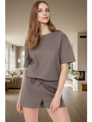 Kadın Rahat Waffle Kumaş Pijama Takımı Kısa Şortlu Yazlık Örme Zarif Tasarım ve Şık