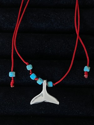 Rupen Kraft Aida Jewelss 925 Ayar Gümüş Balina Kuyruğu Doğal Firuze Taşlı Kırmızı Ip Gümüş Kolye