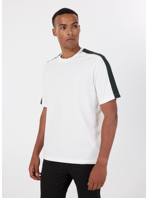 Armani Exchange Bisiklet Yaka Kırık Beyaz Erkek T-Shirt XM000322 AF10361 U0009 T-Shırt