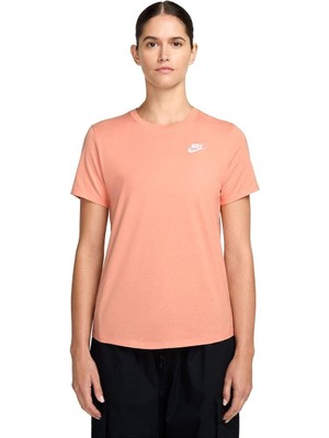 Nike Sportswear Club Essential Kadın T-Shirt - DX7902