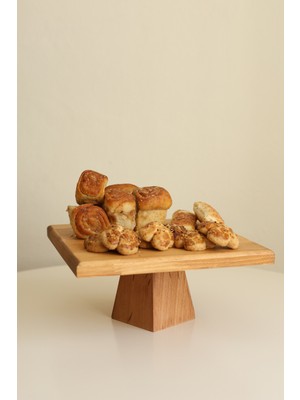 Justwood Piramit 25 X 25 Cm Ahşap 10 Cm Ayaklı Yuvarlak Pasta Sunum Servis Tabağı