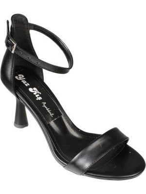 Yazkış Kadın Siyah Ten Beyaz Cilt 8cm Ince Topuk Tek Bantlı Arkası Kapalı Topuklu Ayakkabı