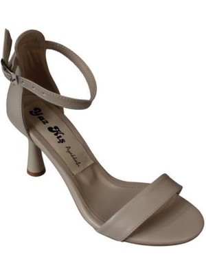 Yazkış Kadın Siyah Ten Beyaz Cilt 8cm Ince Topuk Tek Bantlı Arkası Kapalı Topuklu Ayakkabı