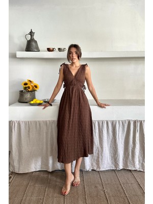 Müslin Elbise Omuz Büzgü Detaylı V Yaka Kolsuz Elbise - Kahverengi S-Kahverengi