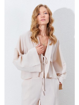 Kadın Bej Önü Fırfırlı Kolları Salaş Bluz