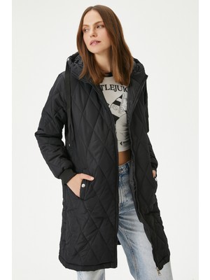 Kadın Sporty Kapüşonlu Kapitone Siyah Kaban