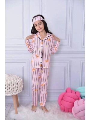 Sevimli Hayvan Figürlü Çizgili Pembe Renk Gömlek Yaka Düğmeli Pijama Takımı