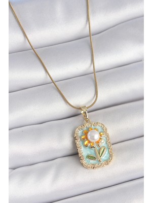 316L Çelik Gold Renk Zincir Mavi Mineli Incili Papatya Işlemeli Portre Model Kadın Kolye