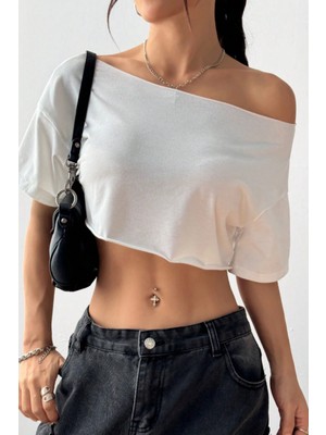 Kadın Beyaz Kayık Yaka Oversize Crop T-Shirt