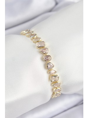 Pirinç Zirkon Taşlı Sıralı Damla Kalp ve Dikdörtgen Model Gold Renk Kadın Bileklik