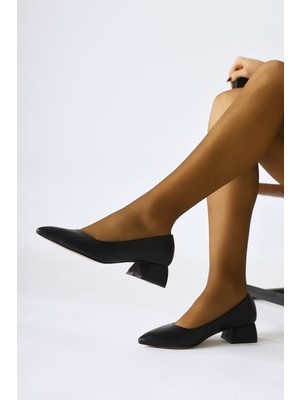 Hakiki Deri Berta Siyah Sivri Burunlu Kısa Topuklu Ayakkabı