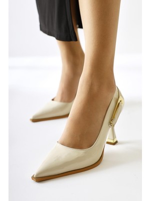 Mithra Bej Rugan Sivri Burunlu Toka Detaylı Topuklu Ayakkabı