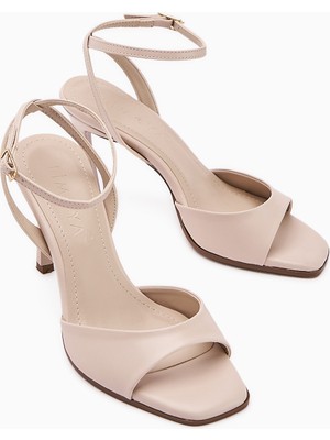 Nova Ten Bilekten Tokalı Ince Topuklu Kadın Ayakkabı