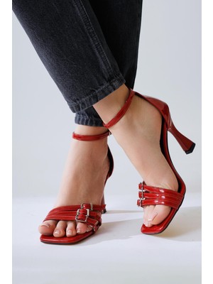 Lozan Bordo Toka Detaylı Kadeh Topuk Ayakkabı