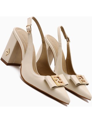 Yupin Bej Metal Detaylı Burnu Kapalı Topuklu Kadın Ayakkabı